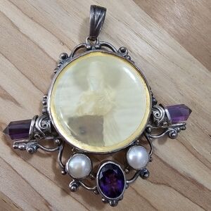 Elegant 925 Silver and Purple Pendant with Pearls